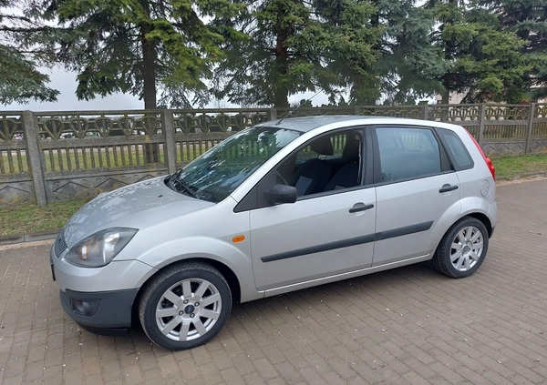 Ford Fiesta cena 8999 przebieg: 151000, rok produkcji 2006 z Płońsk małe 121